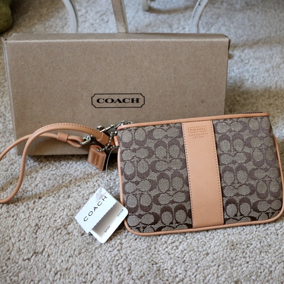 Coach Handbags - Coach Wristlet